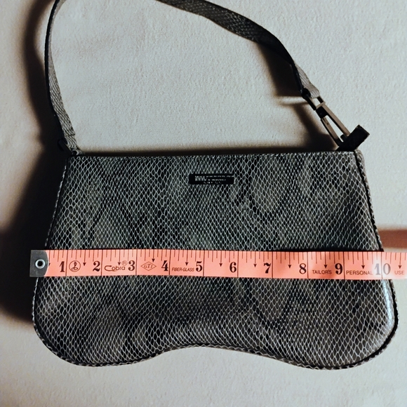 G by GUESS GREY SNAKESKIN PRINT Y2K SHOULDER BAG - Picture 3 of 7